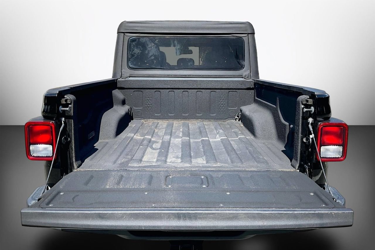 Certified 2020 Jeep Gladiator Overland w/ Trailer Tow Package AWD/4WD image 24