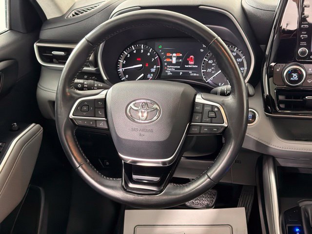 Used 2020 Toyota Highlander XLE AWD/4WD image 22