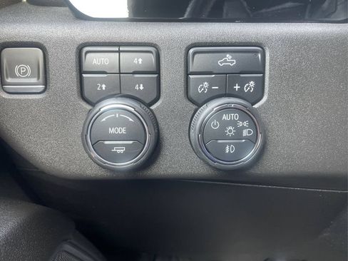 Used 2023 Chevrolet Silverado 1500 RST AWD/4WD image 15