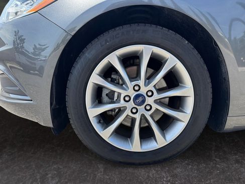 Used 2017 Ford Fusion SE w/ Fusion SE Technology Package FWD image 9