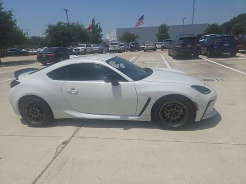 Used 2023 Toyota GR86 Premium RWD image 2