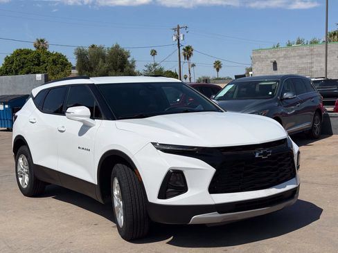 Used 2021 Chevrolet Blazer LT FWD image 2