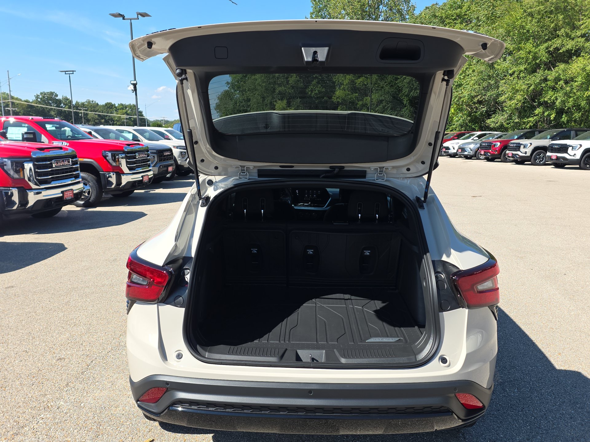 New 2026 Chevrolet Trax RS w/ Driver Confidence Package FWD image 31