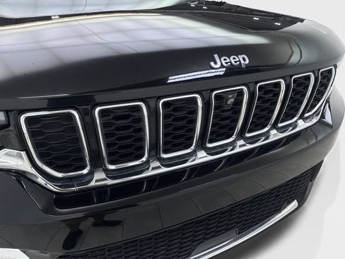 Used 2022 Jeep Grand Cherokee Limited 4xe w/ Luxury Tech Group II AWD/4WD image 26