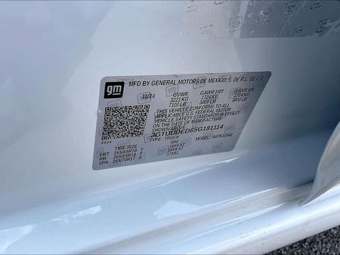 Used 2025 GMC Sierra 1500 SLT image 16