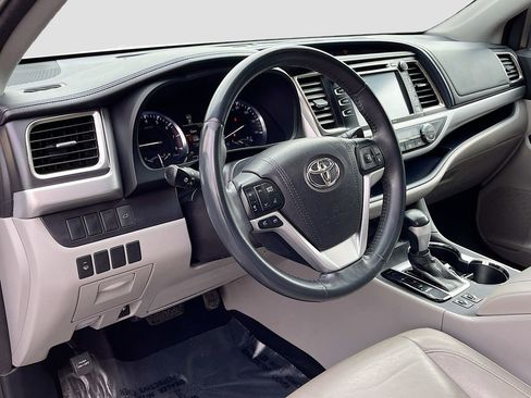 Used 2016 Toyota Highlander XLE image 9