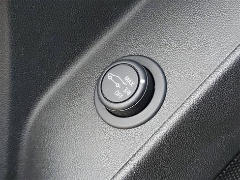 Used 2023 Chevrolet Equinox LT image 18