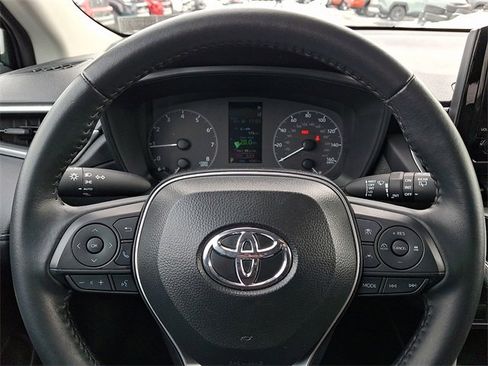 Certified 2025 Toyota Corolla Cross LE image 18