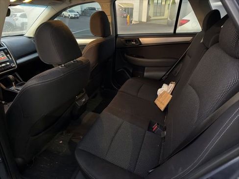 Used 2018 Subaru Outback 2.5i Premium AWD/4WD image 5