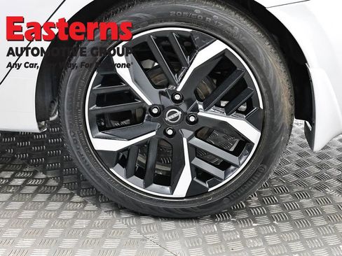 Used 2024 Nissan Versa SR w/ Trunk Package image 33