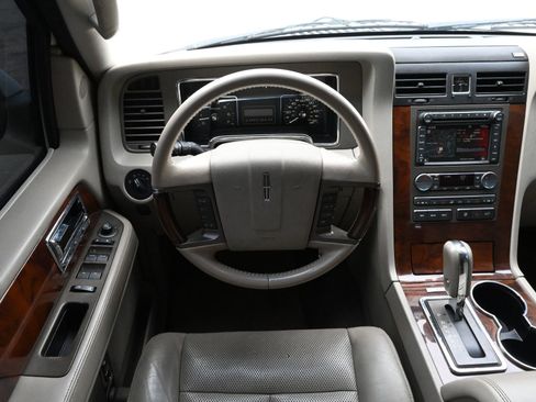 Used 2013 Lincoln Navigator 2WD w/ HD Trailer Tow Pkg image 10