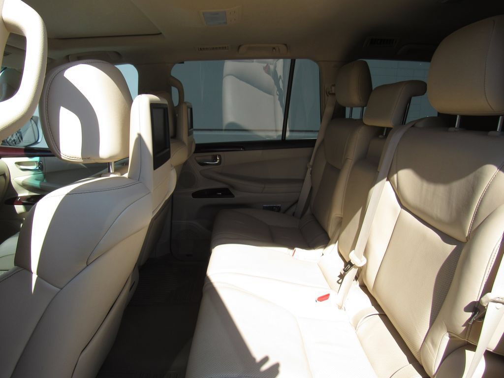 Used 2015 Lexus LX 570 4WD w/ Luxury Package image 14