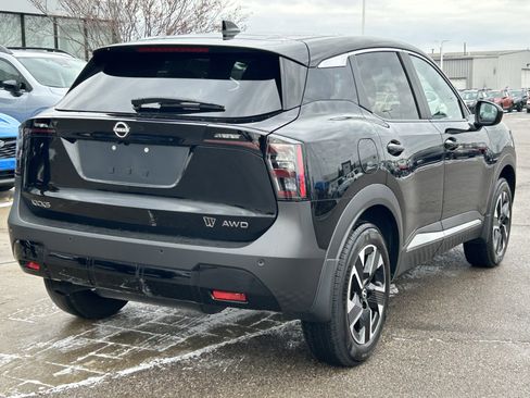 Used 2025 Nissan Kicks SV image 7