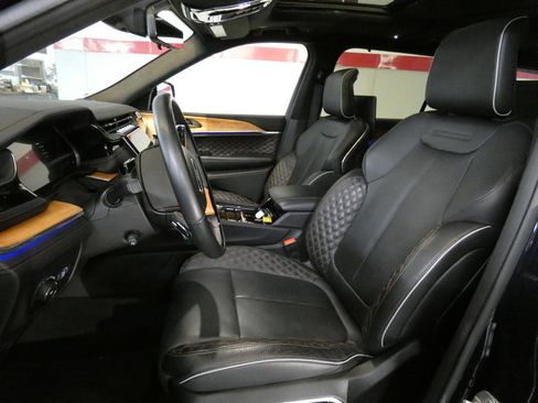 Used 2024 Jeep Grand Cherokee L Summit AWD/4WD image 10