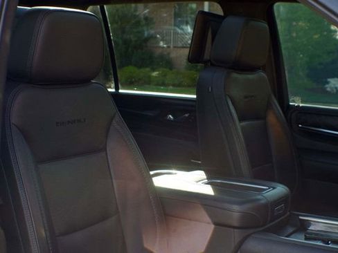 Used 2021 GMC Yukon XL Denali w/ Denali Premium Package image 41