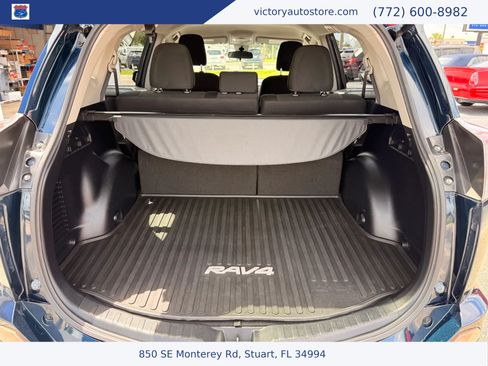 Used 2018 Toyota RAV4 LE FWD image 19