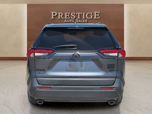 Used 2021 Toyota RAV4 XLE image 9