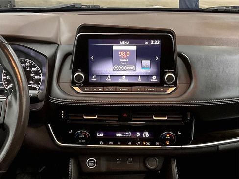 Used 2023 Nissan Rogue SL image 18