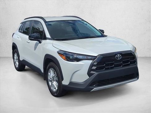 Used 2026 Toyota Corolla Cross LE FWD image 3