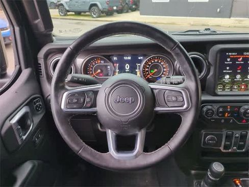 Used 2019 Jeep Wrangler Unlimited Sahara image 22