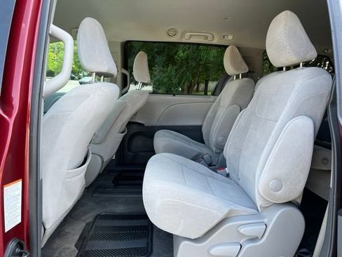 Used 2016 Toyota Sienna LE w/ Outdoor Package FWD image 13