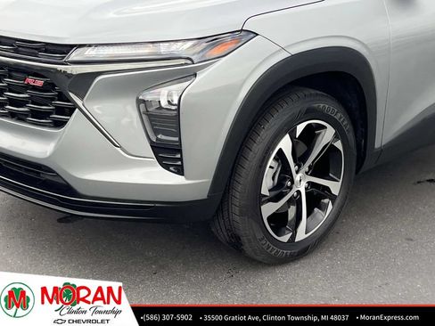 Certified 2024 Chevrolet Trax RS w/ Driver Confidence Package FWD image 9