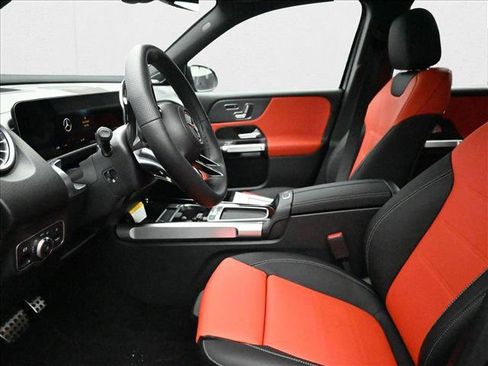 New 2025 Mercedes-Benz GLB 35 AMG 4MATIC image 8