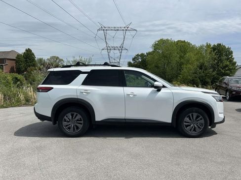 Used 2025 Nissan Pathfinder SV FWD image 2