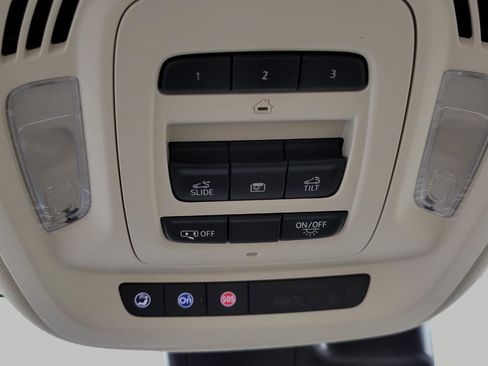 Used 2023 Buick Envision Avenir AWD/4WD image 48