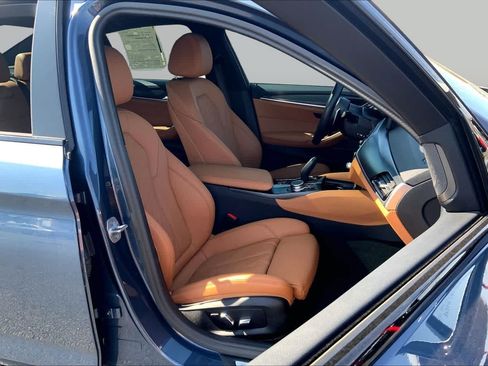 Used 2023 BMW 540i w/ M Sport Package RWD image 9