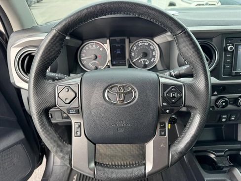 Used 2018 Toyota Tacoma SR5 image 18