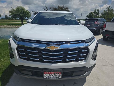 Used 2026 Chevrolet Equinox LT w/ Convenience Package II AWD/4WD image 2