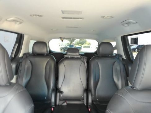 Used 2024 Kia Carnival LX FWD image 38
