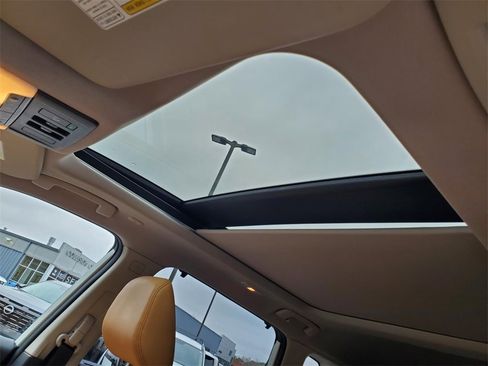 Certified 2022 Nissan Rogue Platinum w/ Head-Up Display Package image 5