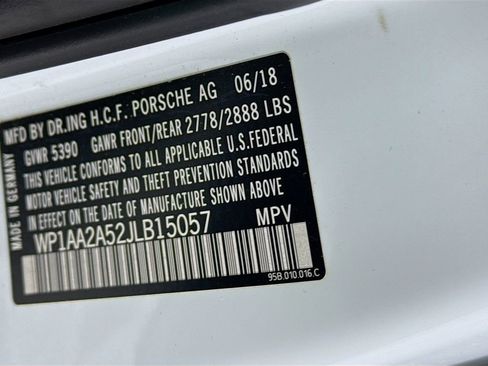 Certified 2018 Porsche Macan AWD/4WD image 33