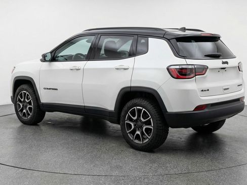 Used 2025 Jeep Compass Trailhawk AWD/4WD image 6