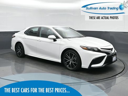 Used 2023 Toyota Camry SE image 1
