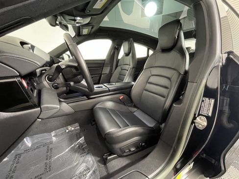 Used 2022 Porsche Taycan image 5