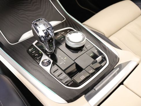 Used 2022 BMW X7 M50i AWD/4WD image 9
