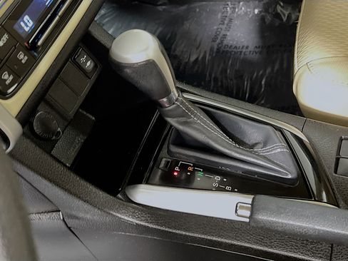 Used 2018 Toyota Corolla LE image 22