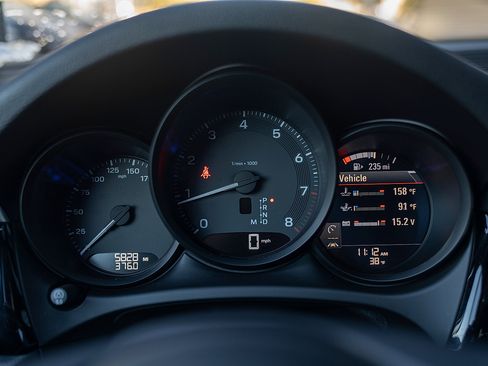 Certified 2025 Porsche Macan image 9