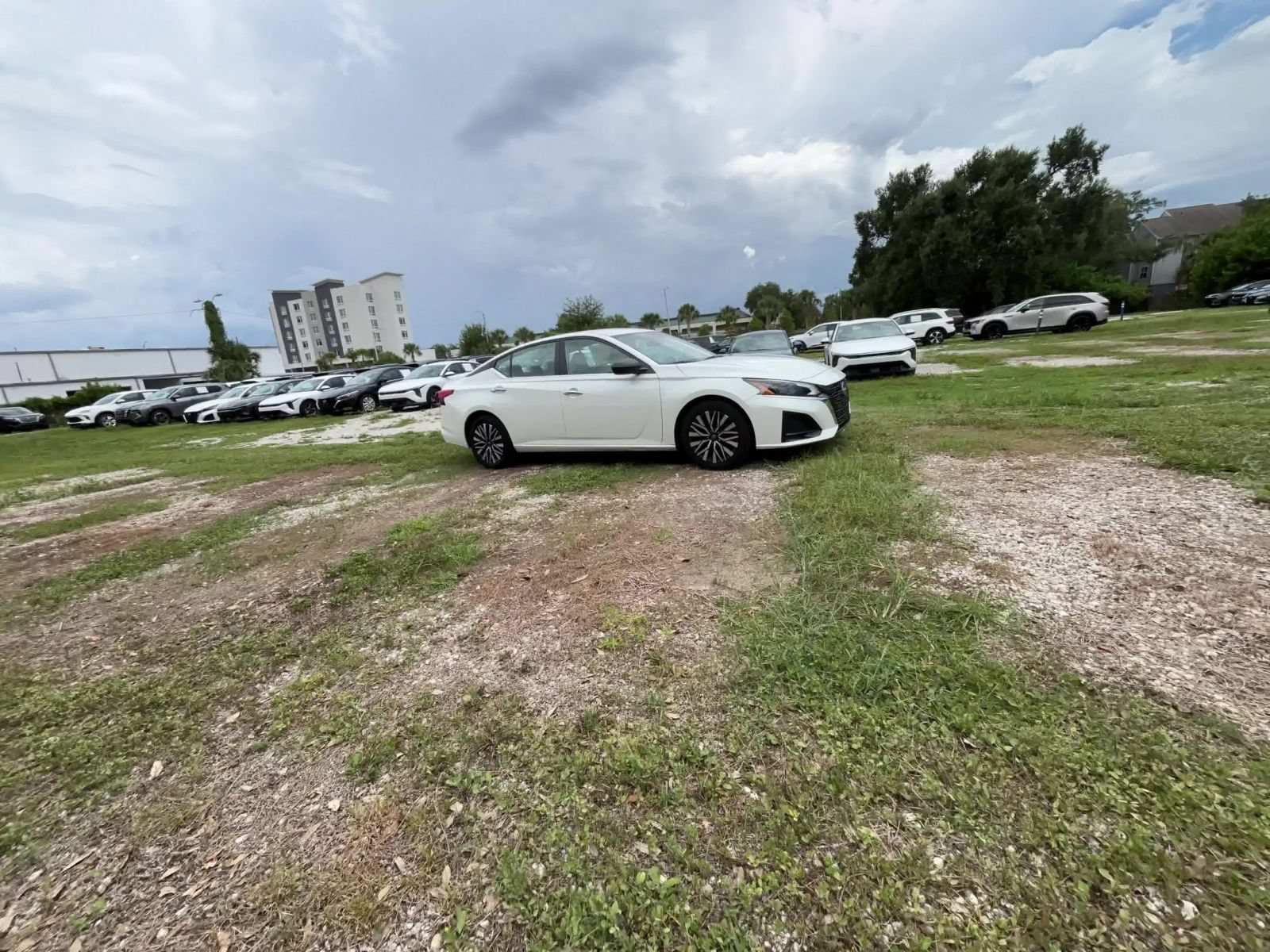 Used 2025 Nissan Altima 2.5 SV FWD image 15