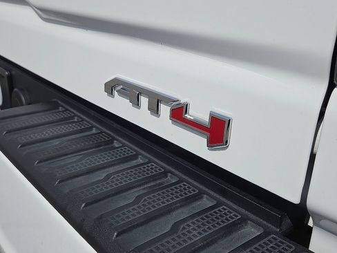 Used 2025 GMC Sierra 2500 AT4 w/ AT4 Premium Plus Package AWD/4WD image 16