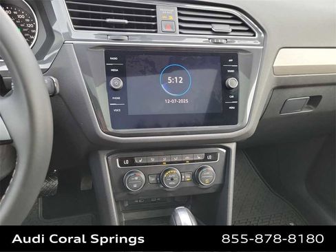 Used 2021 Volkswagen Tiguan SE w/ Panoramic Sunroof Package image 16