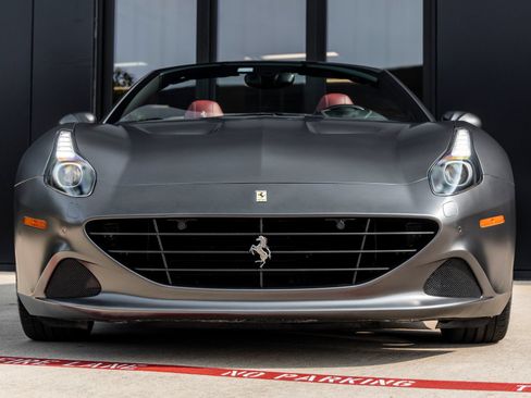 Used 2016 Ferrari California T RWD image 4