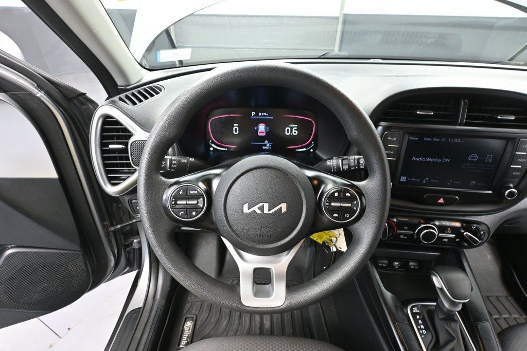 Used 2023 Kia Soul LX w/ LX Technology Package FWD image 20