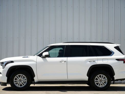 Used 2025 Toyota Sequoia SR5 image 50