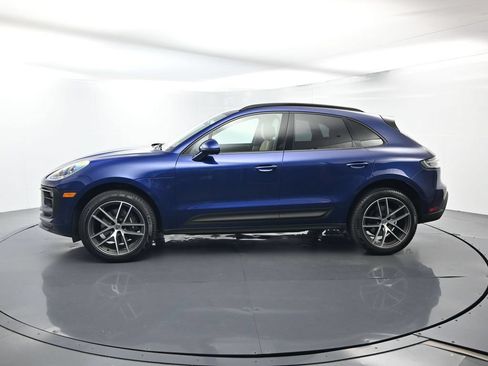 Certified 2025 Porsche Macan AWD/4WD image 2