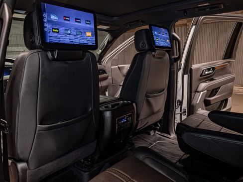 Used 2025 Chevrolet Suburban High Country image 22