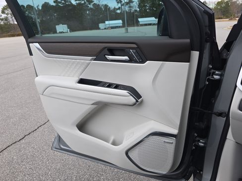 Used 2024 GMC Acadia Denali image 27